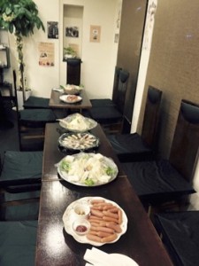 木の温もりを感じる店内　